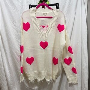 Main Strip Ivory V-Neck Sweater with Fuchsia Hearts